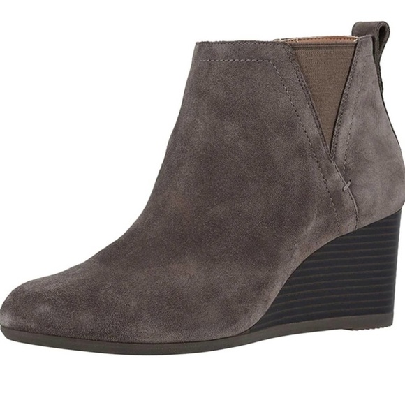 NWOB - Vionic Paloma Suede Wedge Bootie - size 7 - Picture 2 of 7